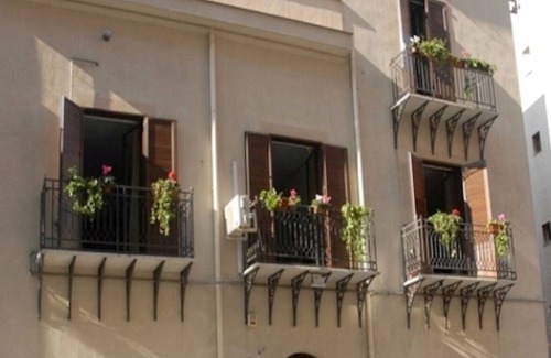 Borgo Vecchio Apartment | Elegant Mezzanine in the Historical Centre