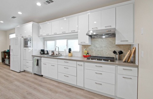 San Gabriel House | Elegant Midtown Getaway
