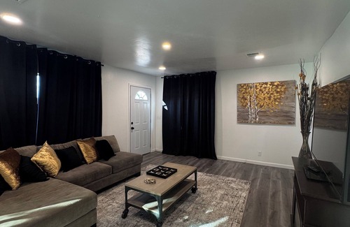 Winslow House | Elegant Modern Winslow Home