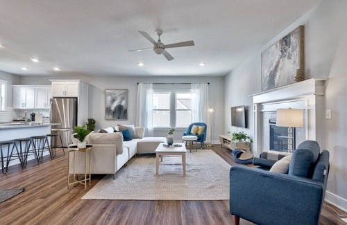 Raytown House | Elegant New Build Home W/Office