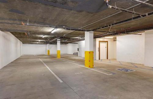 Mid Central House | Elegant Pasadena Homew Patio Parking Near Old Town