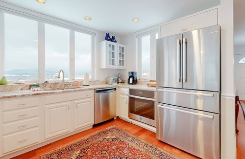Waterbury Center House | Elegant & renewed mountain-view home with private hot tub, large deck & backyard