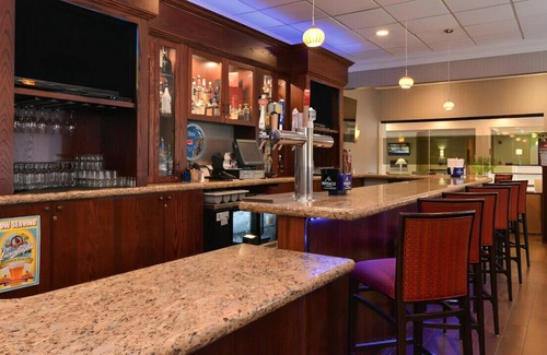 New London House | Elegant Rm for Group Travel! W/ Restaurant & Bar