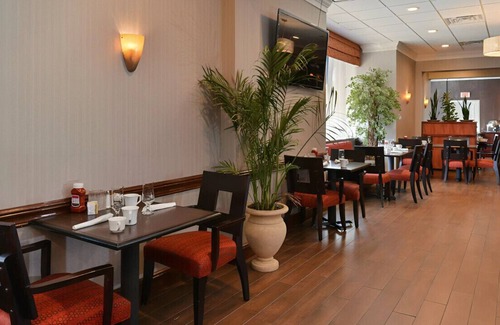 New London House | Elegant Rm for Group Travel! W/ Restaurant & Bar