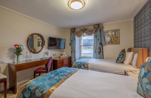 Fort William Hotel | Elegant Room with Loch Views Steps from Cairngorms National Park