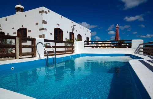 Macher Villa | Elegant Rural Villa with Sea and Mountain Views, Private Heated Pool, Internet