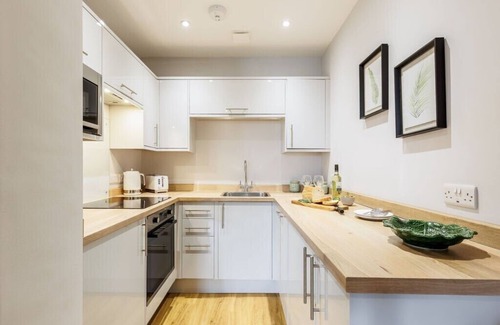 West Cliff Apartment | Elegant Seaside Studio Apt w/Free Gym & Parking