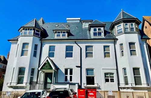 West Cliff Apartment | Elegant Seaside Studio Apt w/Free Gym & Parking