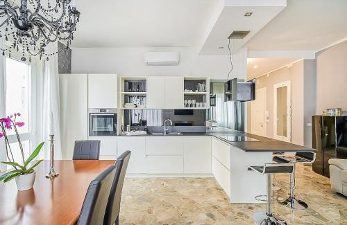 Treviso Apartment | Elegant & Spacious - 30 min from Venice - King beds!