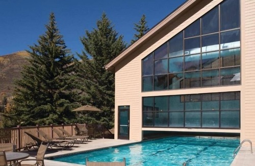 Vail Apartment | Elegant Streamside at Vail Studio with Outdoor Pool