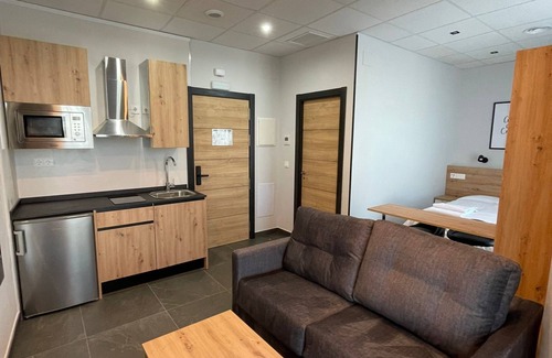 Parla Apartment | Elegant Studio with Digital Keyless Access 4.3