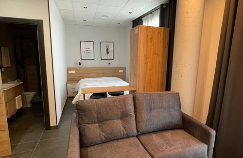 Parla Apartment | Elegant Studio with Digital Keyless Access 4.3