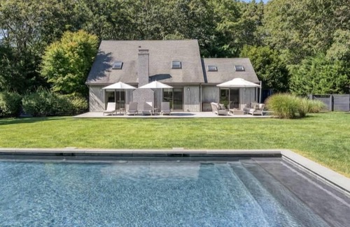 East Hampton House | Elegant, Stylish & Serene Retreat - East Hampton Central & Private Location!