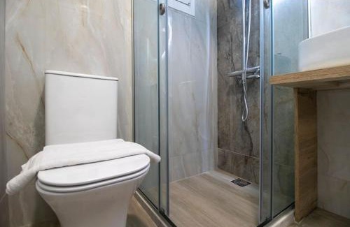 Agios Dimitrios Apartment | Elegant Suite near Beach 7