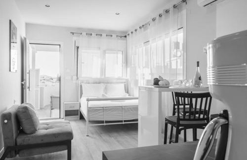 Agios Dimitrios Apartment | Elegant Suite near Beach 7