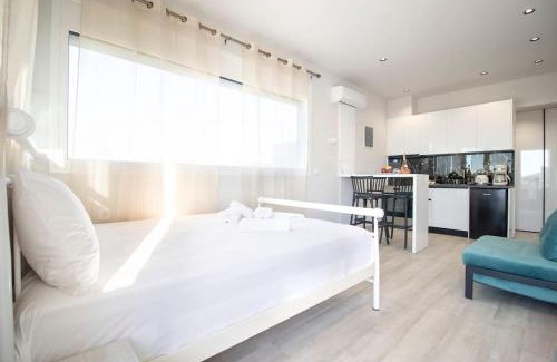 Agios Dimitrios Apartment | Elegant Suite near Beach 7