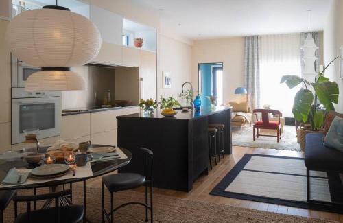 Hudson Apartment | Elegant Townhouse, Hudson center, 3 ensuite baths