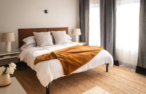 Hudson Apartment | Elegant Townhouse, Hudson center, 3 ensuite baths