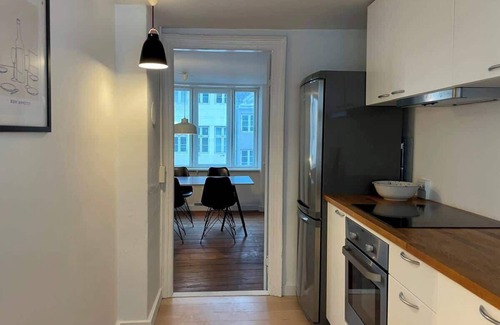 Indre By Apartment | Elegant Townhouse - Steps from Amalienborg