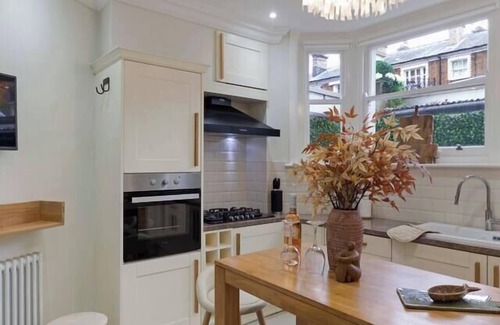 Southend-on-Sea House | Elegant, Victorian End of Terrace Town House