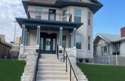 El Paso House | Elegant Victorian Parlor