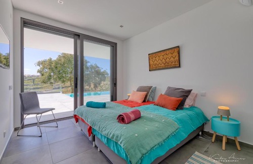 Usseira Villa | Elegant Villa with infinity pool & hot tub