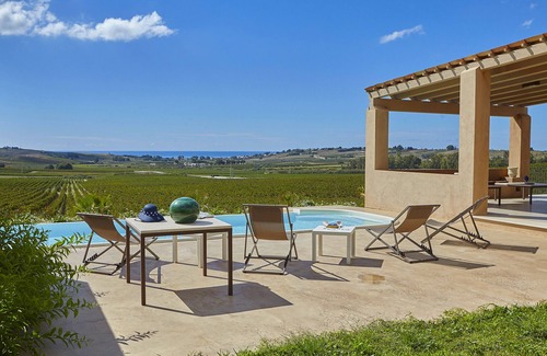Menfi Villa | Elegant Villa with pool near the beaches - 4 bedrooms "Stunning location".
