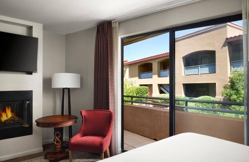 West Sedona Hotel | Elegantly Furnished Room Perfect for a Relaxing Getaway