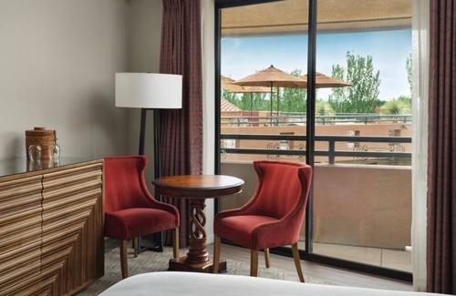 West Sedona Hotel | Elegantly Furnished Room Perfect for a Relaxing Getaway