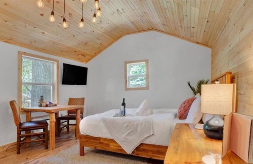 Canadensis Cabin | Elements Modern Poconos Cabin | Wi-Fi | Pets OK
