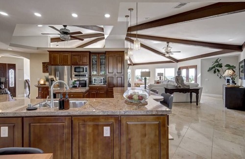 Vista House | Elevado Hills Family Getaway ~ Pool ~ Games ~ Pkg!