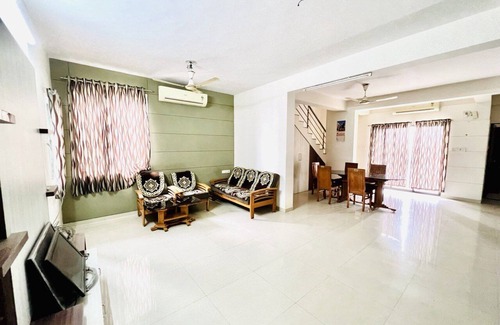 Vadodara Apartment | Elevate Your Stay: Luxurious 8th Floor Penthouse