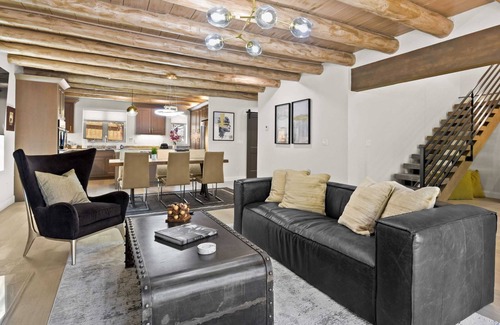 Broadmoor House | Elevated Escape - Mountain Luxury by Broadmoor+Zoo