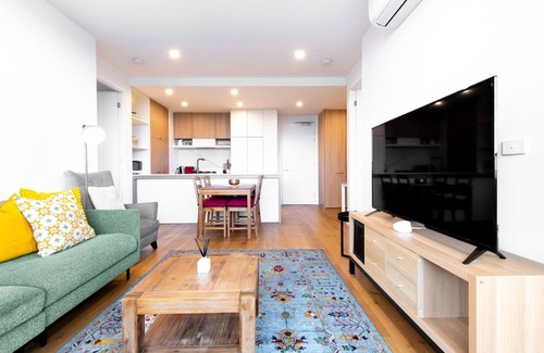 Heidelberg Heights Apartment | Elevated Escape - 2BR w Gym & Rooftop Spa