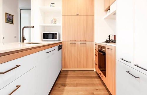 Heidelberg Heights Apartment | Elevated Escape - 2BR w Gym & Rooftop Spa