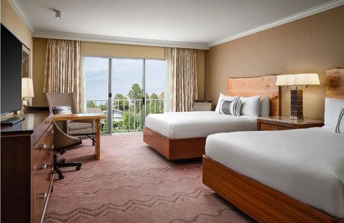 Flagstaff Hotel | Elevated Flagstaff Experience: Luxurious Accommodations & Forest Tranquility