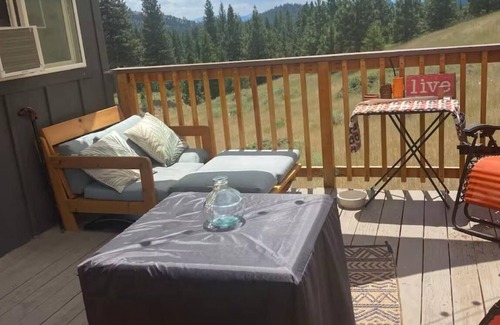 Beckwourth House | Elevated lost Sierra home with beautiful sunsets, close to lake Davis.