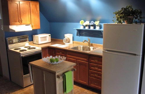 Munising Cottage | Elevated View BY THE MONTH ON Lake Superior, Romantic getaway,Hiking&Waterfalls