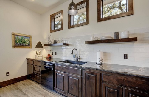 Fischer House | Eleven Eleven Ranch - Professionally Decorated Romantic Getaway w/Great Views!
