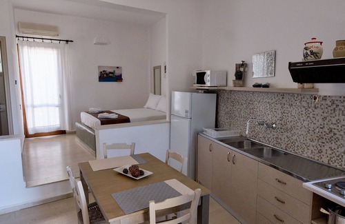 Khondros Apartment | Elia - Cozy studio 50m from the beach, sleeps 4