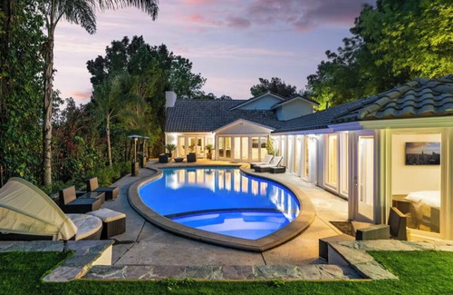 Encino House | Elisa Place- Exquisite Luxury Home with Resort-Style Pool & Oasis