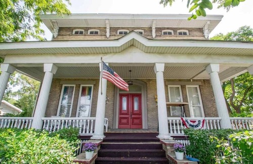 Bay City Apartment | Elizabeth's Entire Apt @ Historic McCormick House