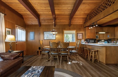 Packwood Cabin | Elk Country Cabin | Woodstove, EV Charger