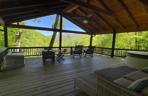 Maggie Valley Cabin | Elk Hang Out Here! Hot Tub, huge covered porch w/views. High-Speed WIFI!