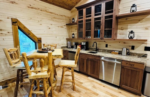 Island Park Cabin | Elk Meadows Lodge-10 min. to West Entrance YNP+two Hot tubs+AC+Sauna+Wifi