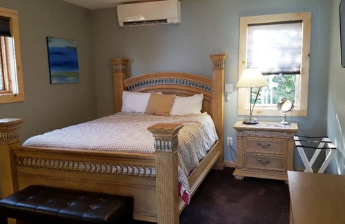 Traverse City Cabin | ELK RAPIDS SUNSET CHALET - Sandy Beach frontage & Sunset over the bay