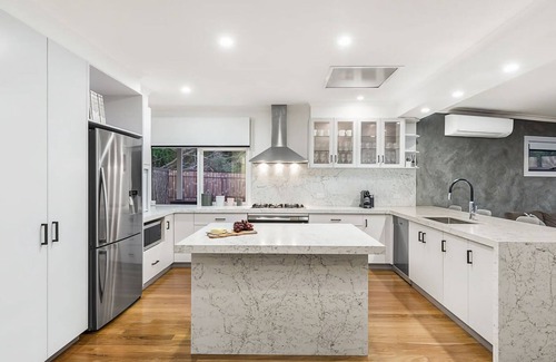 Mount Martha House | Ellerina Sea Vista | Stunning Views with Pool and Sauna