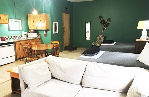 Grawn Cabin | Ellis Lake Resort - Willow Suite- Interlochen/Traverse City