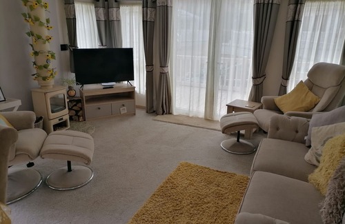 St Leonards-On-Sea House | Elmvale - 2 bedrooms with decking sleeps 4 (D/F)