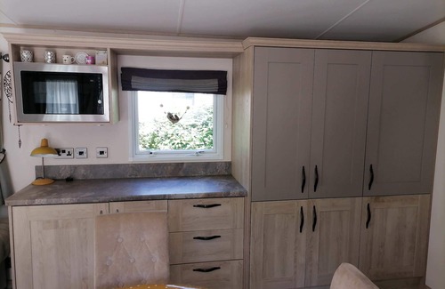 St Leonards-On-Sea House | Elmvale - 2 bedrooms with decking sleeps 4 (D/F)